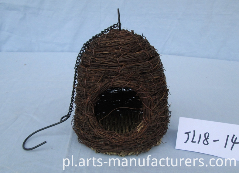 dom z trawy grass bird house